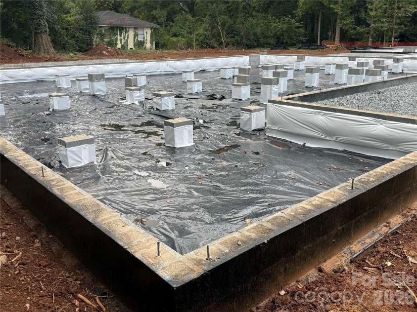 110 Hunter Lane, Charlotte, NC 28211.  MLS# CAR4306082, YatesRealty ID 20843. Roma Custom Feature-Foundation crawl space is Incapsulated