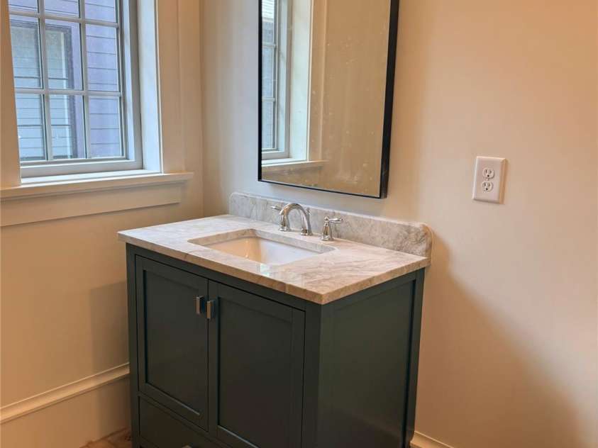 110 Hunter Lane, Charlotte, NC 28211.  MLS# CAR4306082, YatesRealty ID 20843. Upper 1/2 bath  8-7-26