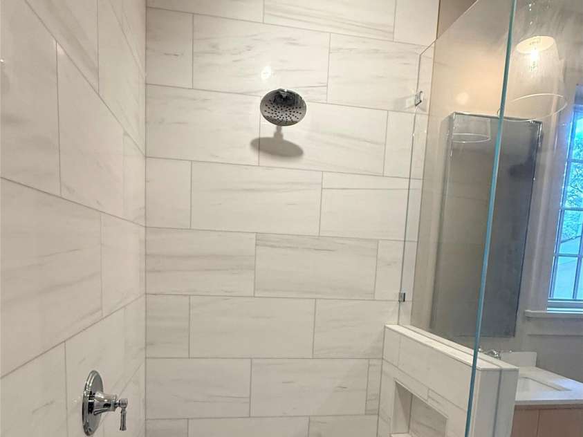 110 Hunter Lane, Charlotte, NC 28211.  MLS# CAR4306082, YatesRealty ID 20843. Upper Full Bath Shower  8-7-26