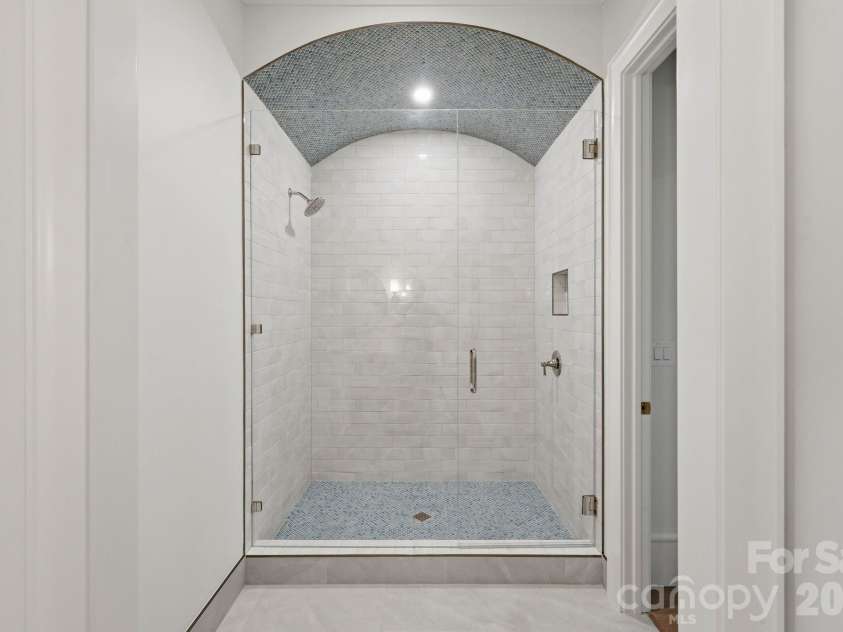110 Hunter Lane, Charlotte, NC 28211.  MLS# CAR4424085, YatesRealty ID 20843. 1st Floor Walk-in-Shower