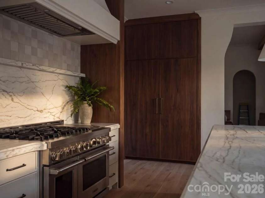 110 Hunter Lane, Charlotte, NC 28211.  MLS# CAR4424085, YatesRealty ID 20843. 4' Gas Range - Wood Paneled 5' Refrigerator/Freezer
