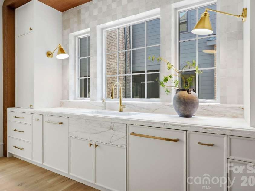 110 Hunter Lane, Charlotte, NC 28211.  MLS# CAR4424085, YatesRealty ID 20843. Scullery (9'6