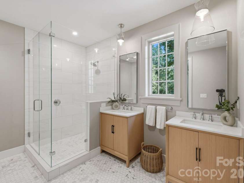 110 Hunter Lane, Charlotte, NC 28211.  MLS# CAR4424085, YatesRealty ID 20843. Upper Full Bath & Walk-in Shower