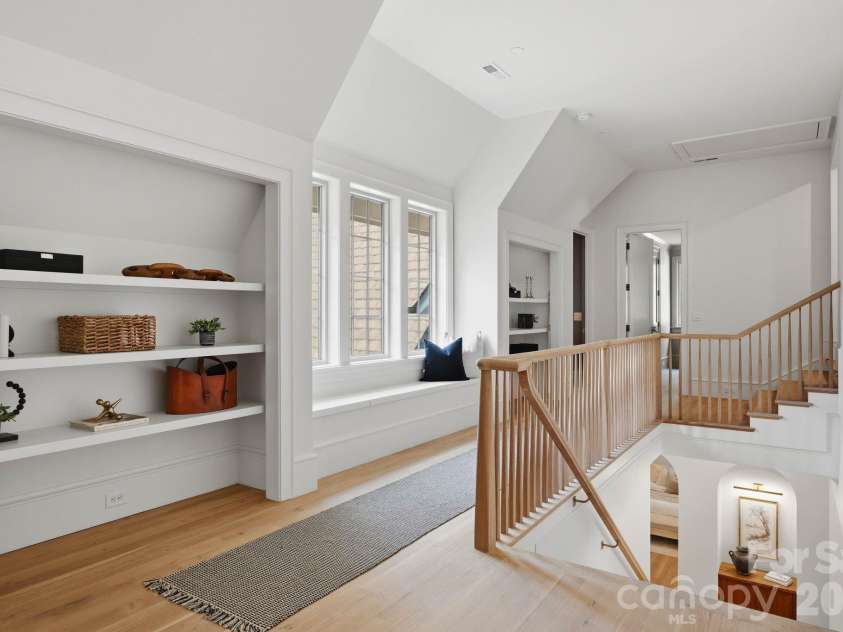 110 Hunter Lane, Charlotte, NC 28211.  MLS# CAR4424085, YatesRealty ID 20843. Upper Hallway