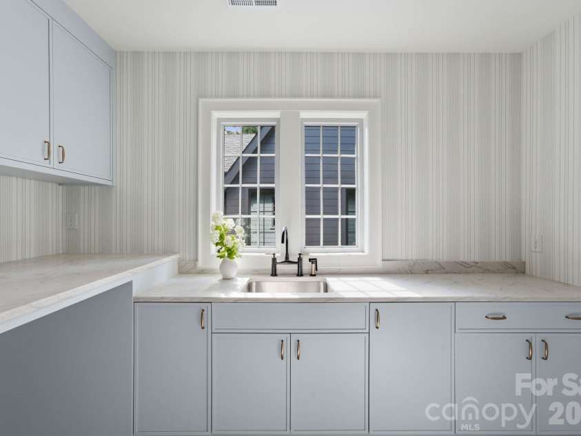 110 Hunter Lane, Charlotte, NC 28211.  MLS# CAR4424085, YatesRealty ID 20843. Upper Laundry Room (7'x12')