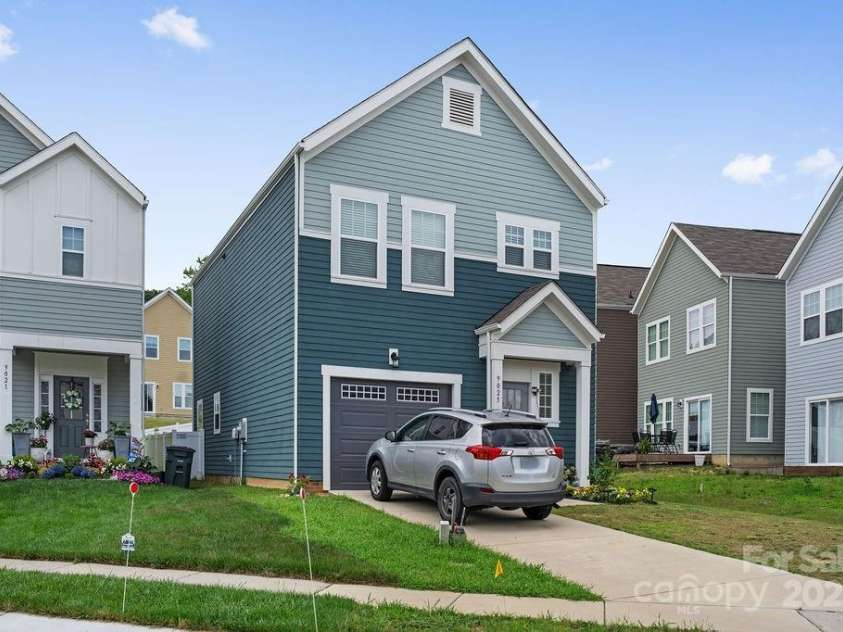 9025 Henry Thoreau Road, Charlotte, NC 28214.  MLS# CAR4272433, YatesRealty ID 20843. 