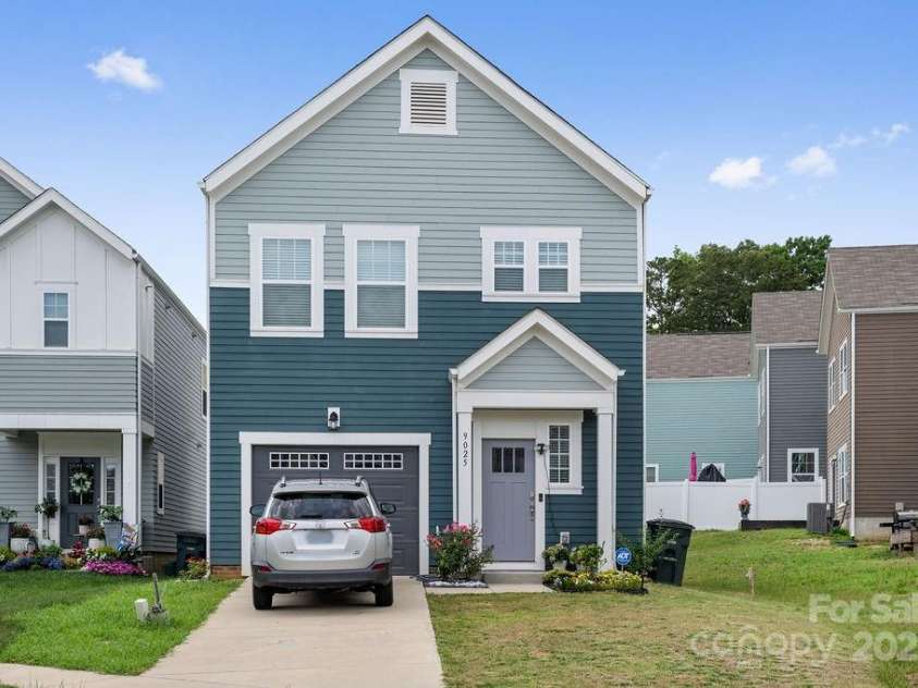 9025 Henry Thoreau Road, Charlotte, NC 28214.  MLS# CAR4272433, YatesRealty ID 20843. 