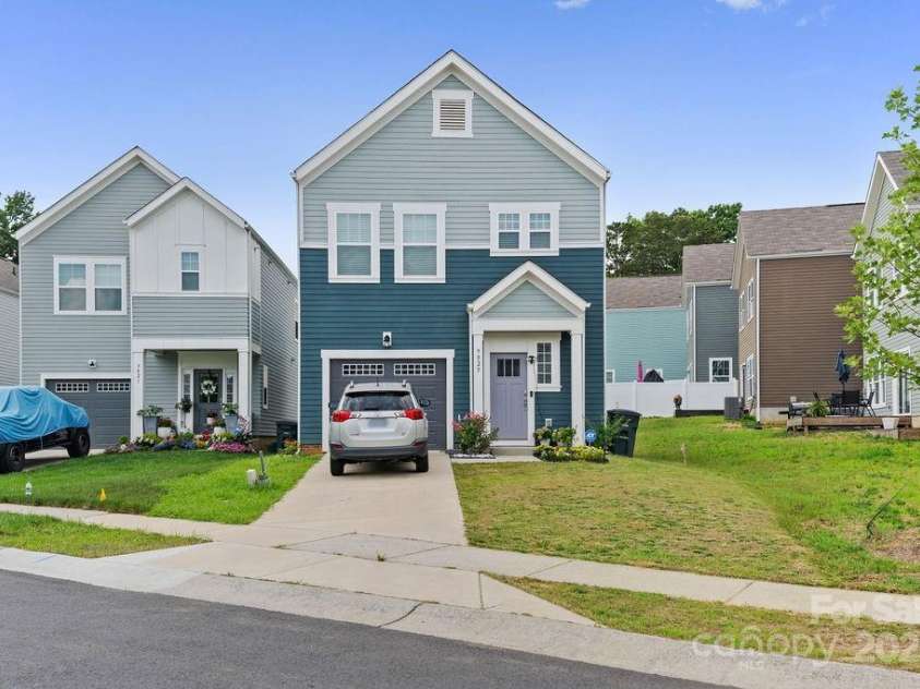 9025 Henry Thoreau Road, Charlotte, NC 28214.  MLS# CAR4272433, YatesRealty ID 20843. 