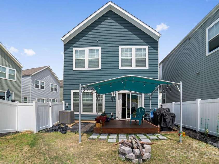 9025 Henry Thoreau Road, Charlotte, NC 28214.  MLS# CAR4272433, YatesRealty ID 20843. 