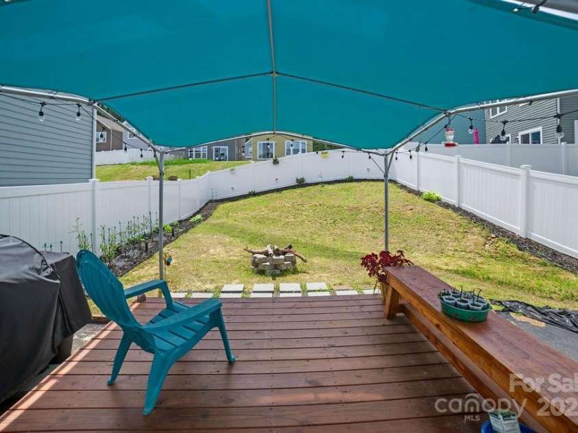 9025 Henry Thoreau Road, Charlotte, NC 28214.  MLS# CAR4272433, YatesRealty ID 20843. 