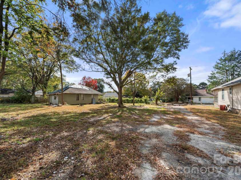 304 Bush Street, Gastonia, NC 28056.  MLS# CAR4377960, YatesRealty ID 20844. 