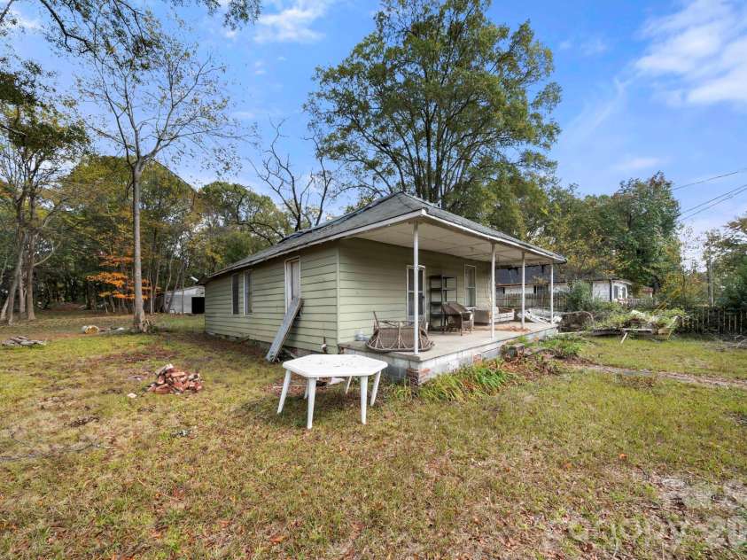 304 Bush Street, Gastonia, NC 28056.  MLS# CAR4377960, YatesRealty ID 20844. 