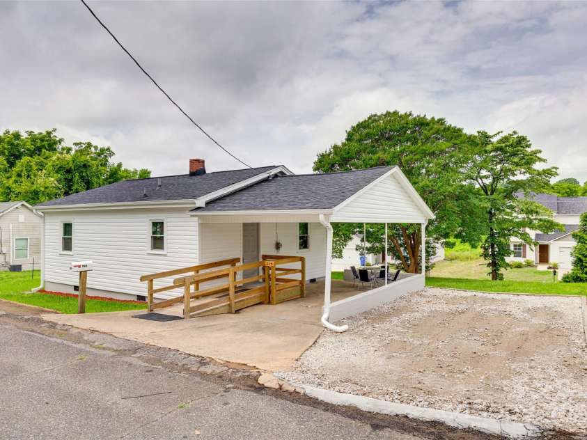 814 Grace Street, Kings Mountain, NC 28086.  MLS# CAR4273120, YatesRealty ID 20844. 