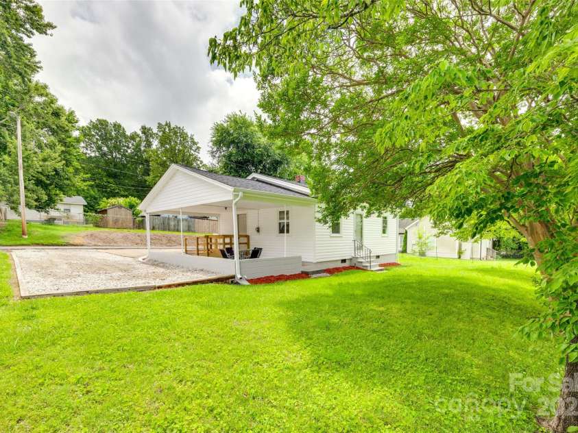 814 Grace Street, Kings Mountain, NC 28086.  MLS# CAR4273120, YatesRealty ID 20844. 