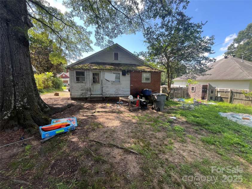 119 Hemlock Avenue, Kannapolis, NC 28081.  MLS# CAR4273233, YatesRealty ID 20845. 