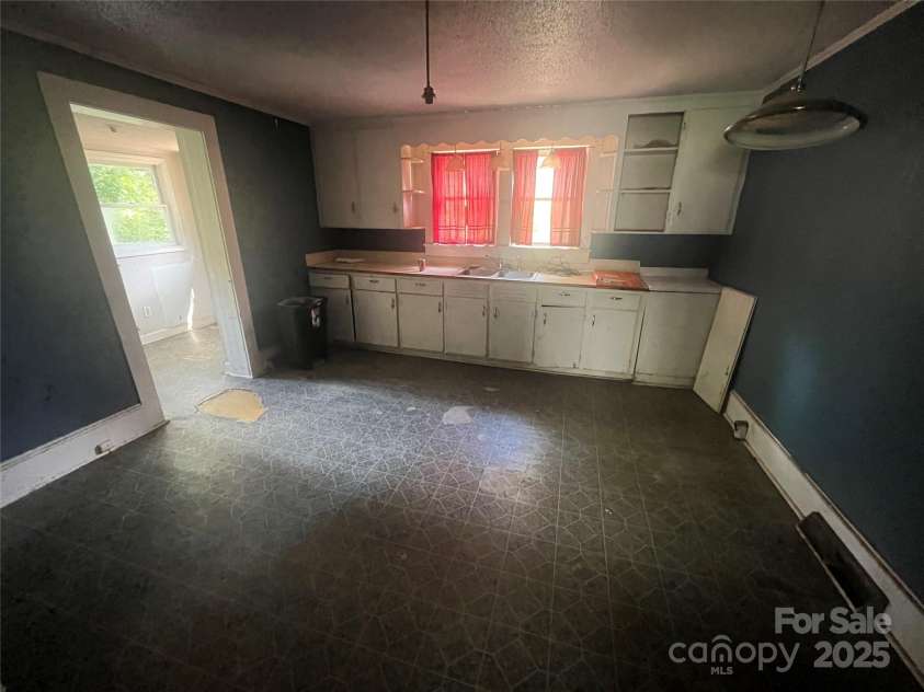 119 Hemlock Avenue, Kannapolis, NC 28081.  MLS# CAR4273233, YatesRealty ID 20845. 