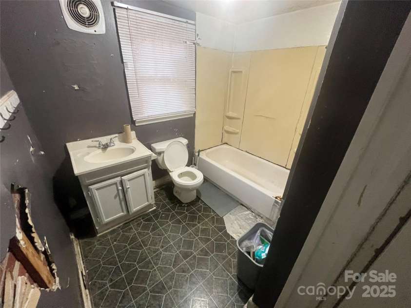 119 Hemlock Avenue, Kannapolis, NC 28081.  MLS# CAR4273233, YatesRealty ID 20845. 