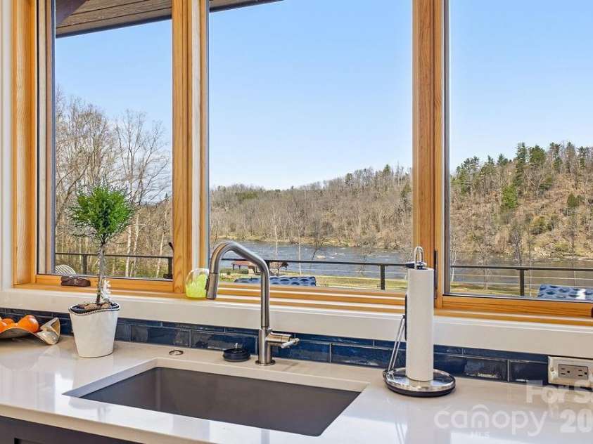 6 River Run, Asheville, NC 28804.  MLS# CAR4363659, YatesRealty ID 20845. 