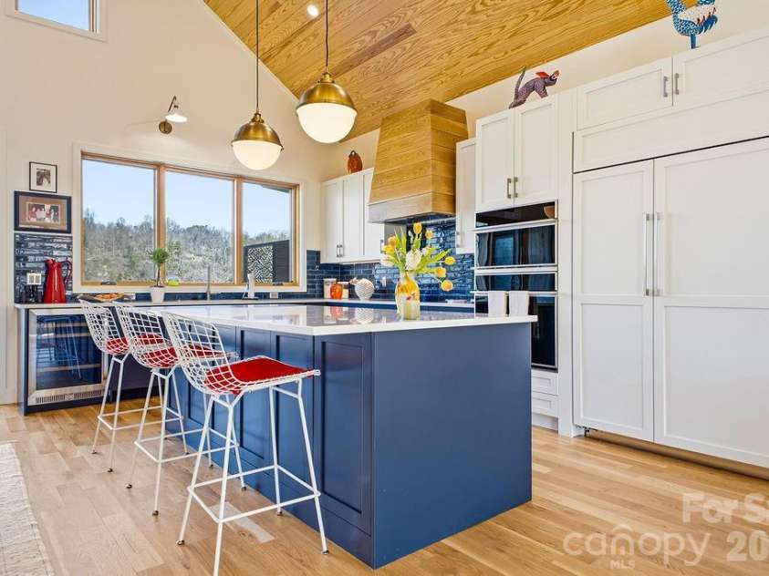6 River Run, Asheville, NC 28804.  MLS# CAR4363659, YatesRealty ID 20845. 