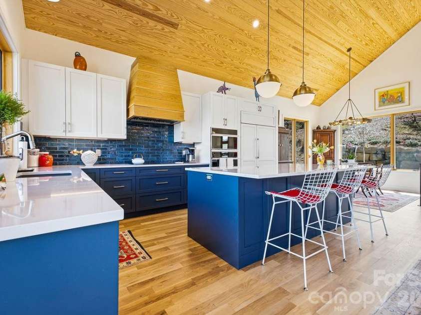 6 River Run, Asheville, NC 28804.  MLS# CAR4363659, YatesRealty ID 20845. 