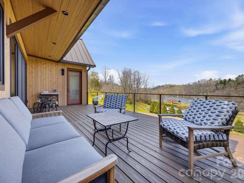 6 River Run, Asheville, NC 28804.  MLS# CAR4363659, YatesRealty ID 20845. 