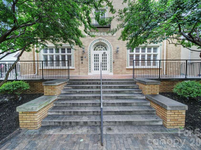 515 Church Street, Charlotte, NC 28202.  MLS# CAR4369976, YatesRealty ID 20846. 