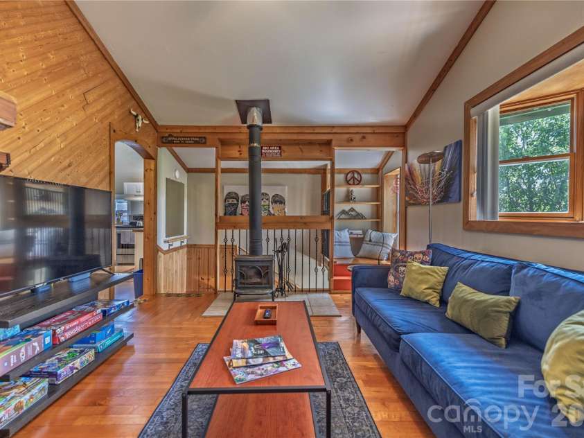 18 Hopedale Circle, Asheville, NC 28806.  MLS# CAR4372376, YatesRealty ID 20847. 