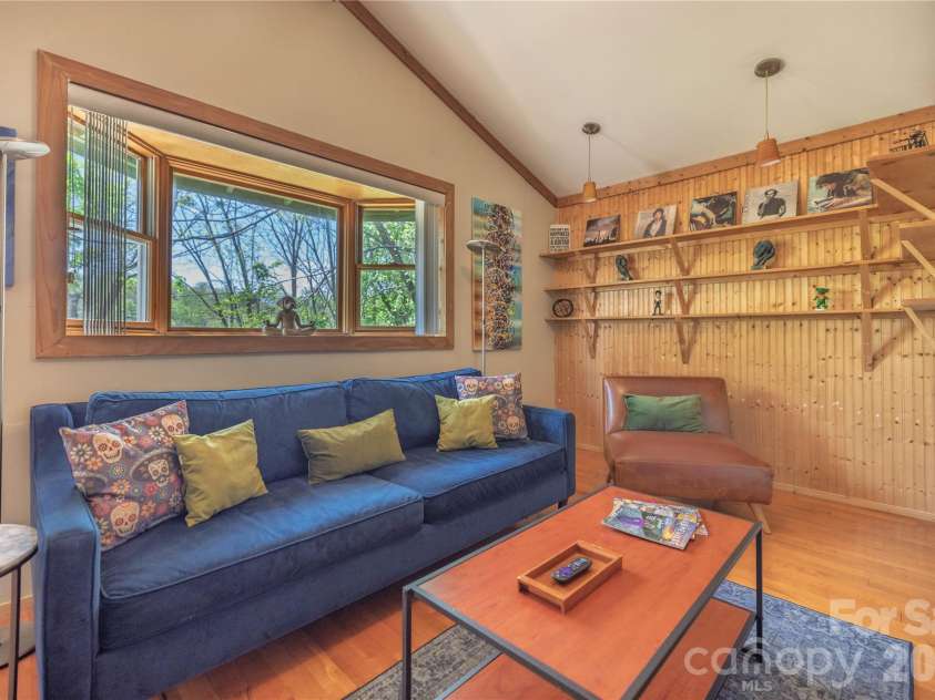 18 Hopedale Circle, Asheville, NC 28806.  MLS# CAR4372376, YatesRealty ID 20847. 