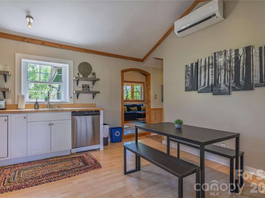 18 Hopedale Circle, Asheville, NC 28806.  MLS# CAR4372376, YatesRealty ID 20847. Large kitchen with dining area