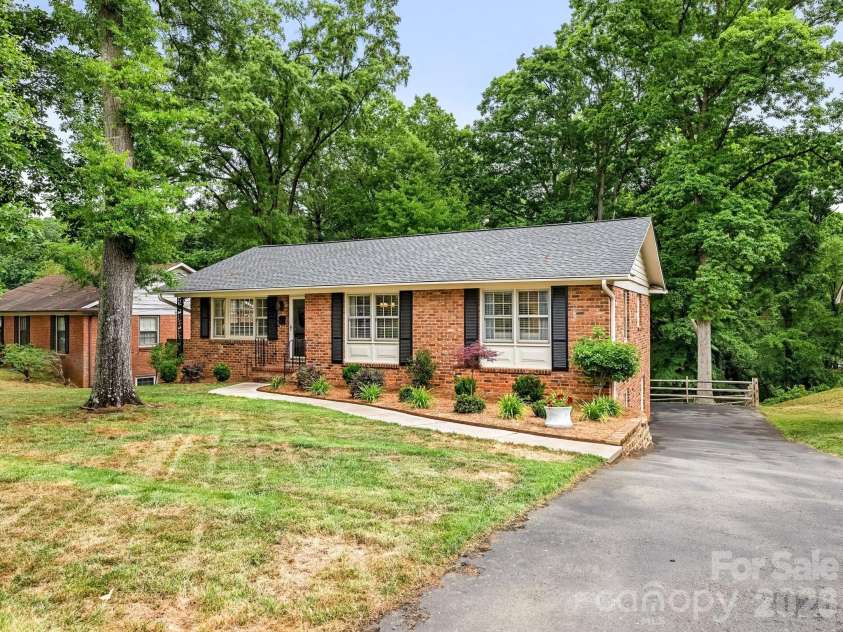 6115 Rosecrest Drive, Charlotte, NC 28210.  MLS# CAR4376444, YatesRealty ID 20848. 