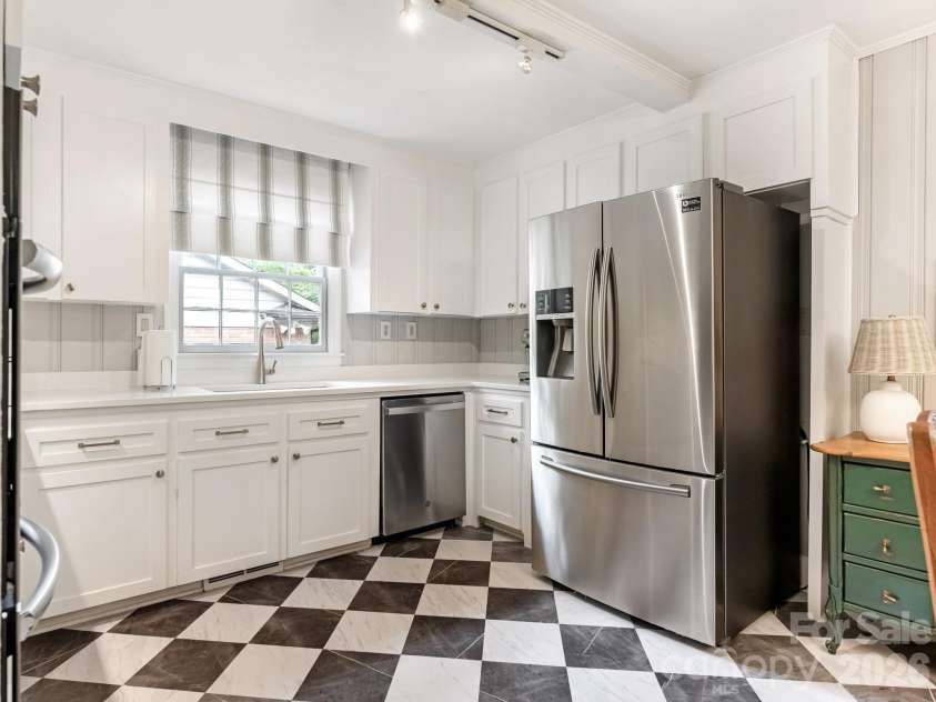 6115 Rosecrest Drive, Charlotte, NC 28210.  MLS# CAR4376444, YatesRealty ID 20848. 