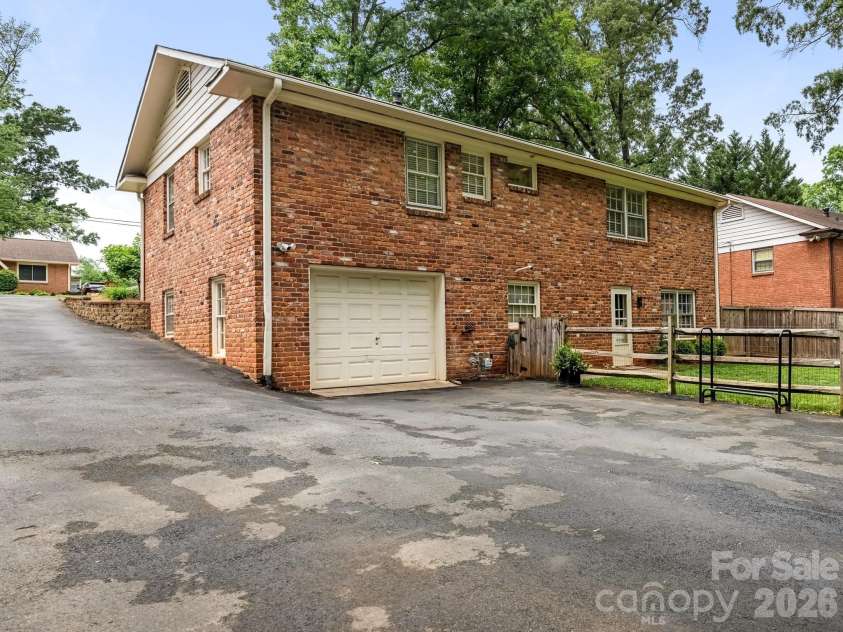 6115 Rosecrest Drive, Charlotte, NC 28210.  MLS# CAR4376444, YatesRealty ID 20848. 