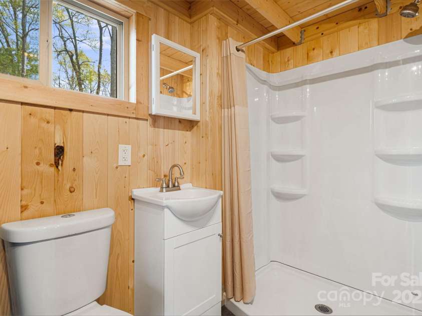 120 Wilderness Drive, Weaverville, NC 28787.  MLS# CAR4268806, YatesRealty ID 20849. 2nd En-suite Bathroom