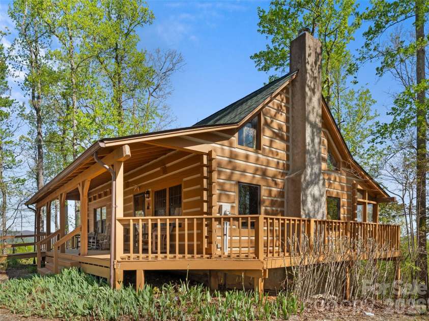 178 Tablerock Drive, Saluda, NC 28773.  MLS# CAR4380974, YatesRealty ID 20849. 