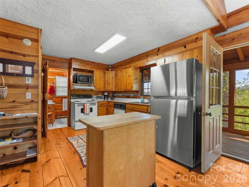 178 Tablerock Drive, Saluda, NC 28773.  MLS# CAR4380974, YatesRealty ID 20849. 