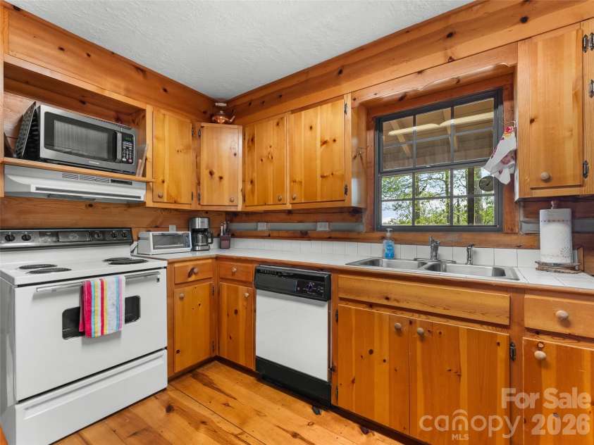 178 Tablerock Drive, Saluda, NC 28773.  MLS# CAR4380974, YatesRealty ID 20849. 
