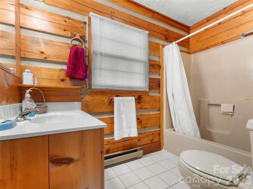 178 Tablerock Drive, Saluda, NC 28773.  MLS# CAR4380974, YatesRealty ID 20849. 