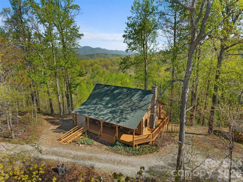 178 Tablerock Drive, Saluda, NC 28773.  MLS# CAR4380974, YatesRealty ID 20849. 