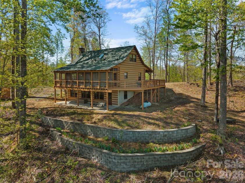 178 Tablerock Drive, Saluda, NC 28773.  MLS# CAR4380974, YatesRealty ID 20849. 