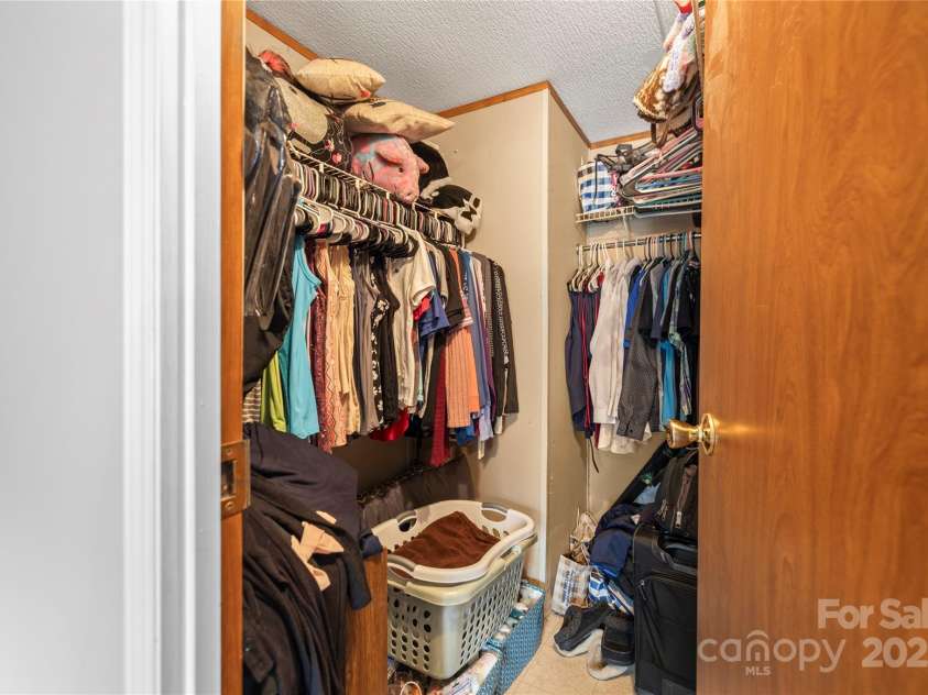 114 Catawba Woods Court, Belmont, NC 28012.  MLS# CAR4210954, YatesRealty ID 2085. Large walk-in closet