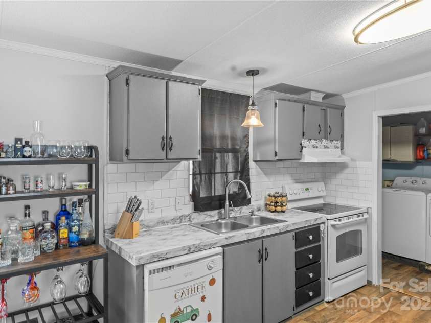 114 Catawba Woods Court, Belmont, NC 28012.  MLS# CAR4210954, YatesRealty ID 2085. Lots of space