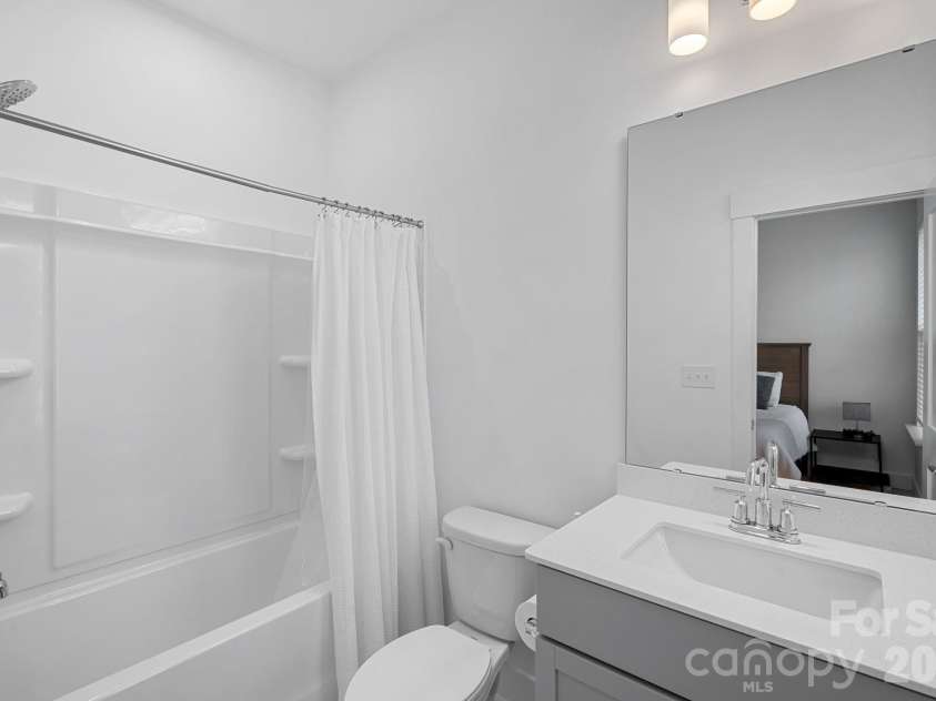 4012 Capital Ridge Court, Charlotte, NC 28205.  MLS# CAR4346654, YatesRealty ID 2085. 