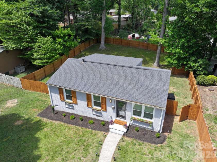 3821 Dunwoody Drive, Charlotte, NC 28215.  MLS# CAR4376800, YatesRealty ID 20850. 