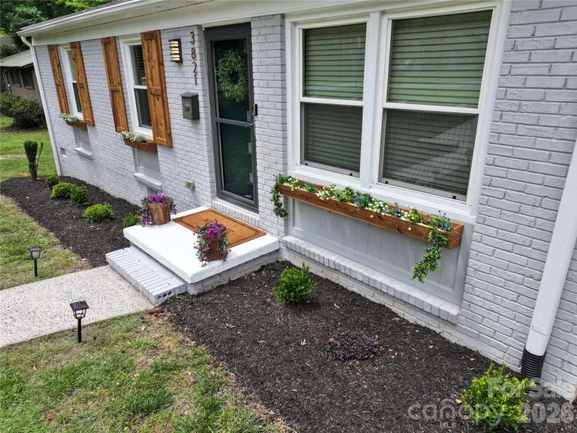 3821 Dunwoody Drive, Charlotte, NC 28215.  MLS# CAR4376800, YatesRealty ID 20850. 