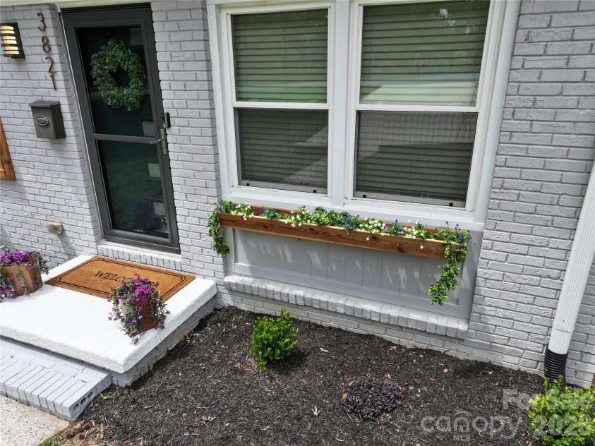 3821 Dunwoody Drive, Charlotte, NC 28215.  MLS# CAR4376800, YatesRealty ID 20850. 