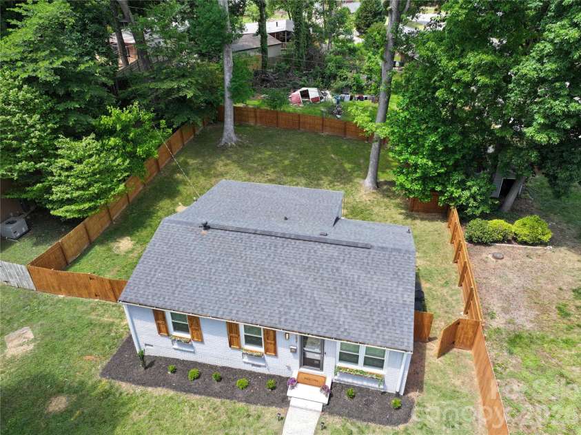 3821 Dunwoody Drive, Charlotte, NC 28215.  MLS# CAR4376800, YatesRealty ID 20850. 