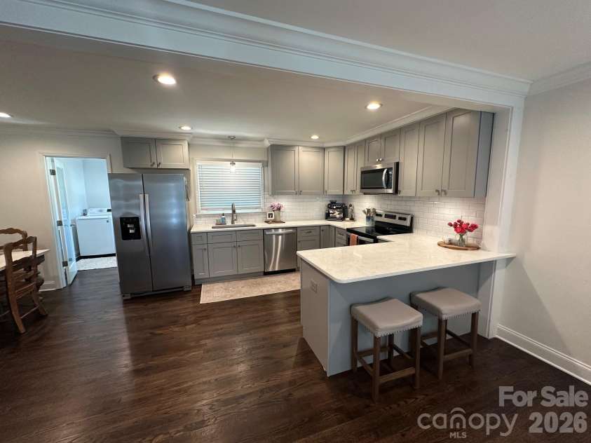 3821 Dunwoody Drive, Charlotte, NC 28215.  MLS# CAR4376800, YatesRealty ID 20850. 