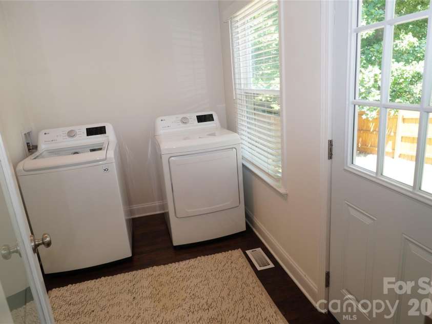 3821 Dunwoody Drive, Charlotte, NC 28215.  MLS# CAR4376800, YatesRealty ID 20850. 