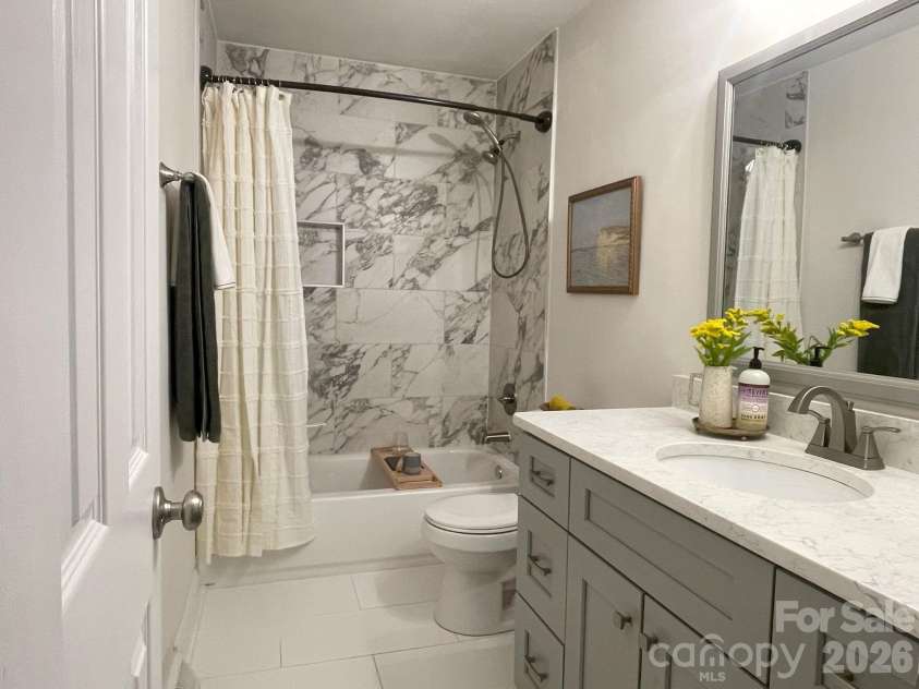 3821 Dunwoody Drive, Charlotte, NC 28215.  MLS# CAR4376800, YatesRealty ID 20850. 