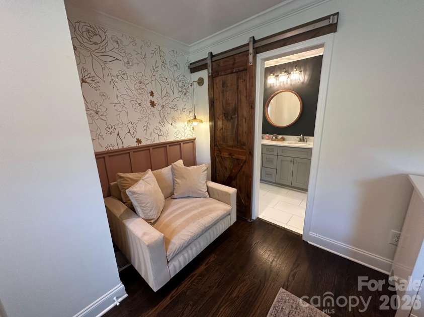 3821 Dunwoody Drive, Charlotte, NC 28215.  MLS# CAR4376800, YatesRealty ID 20850. 